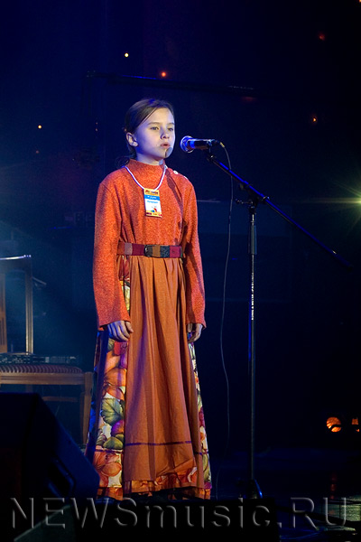 Маша Лапшина спела поминальный стих памяти Андрея Баранова