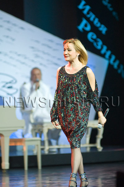 Татьяна Буланова открыла концерт-возвращение полузабытой песней «Птица Феникс»